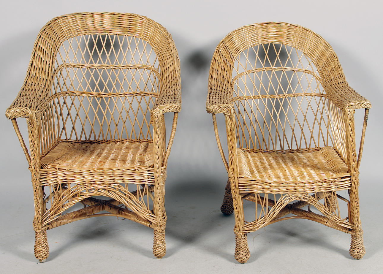 KARMSTOLAR, 2 stycken snarlika.