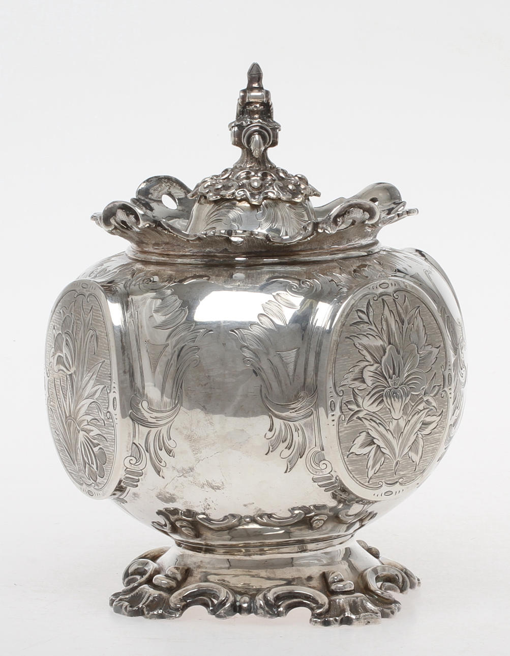 LOCKSKÅL PÅ FOT, silver, Möllenborg 1863. Vikt 684 gram.