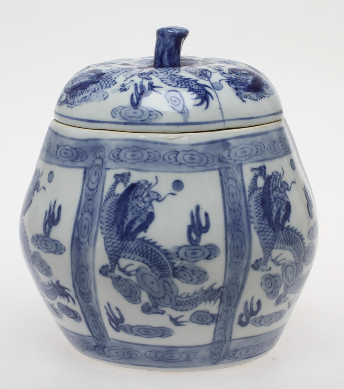 LOCKSKÅL, porslin, Kina. 1900-tal.