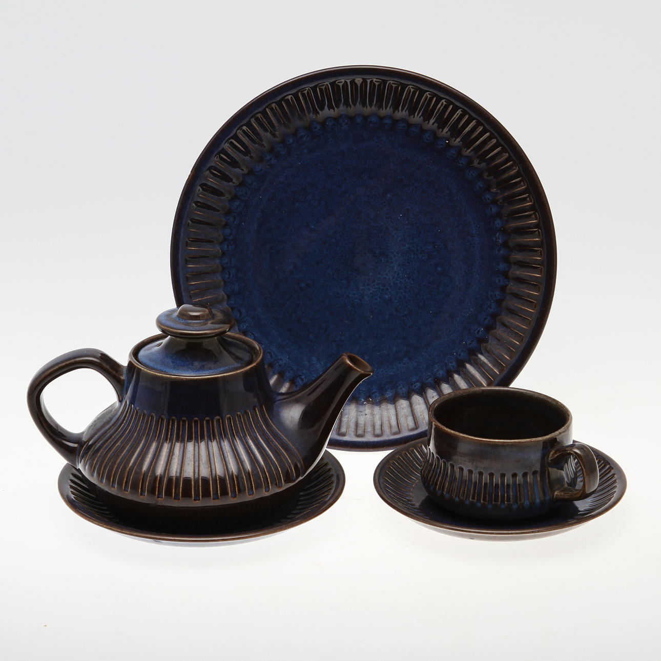 TESERVIS, 17 delar, "Kosmos", Berit Ternell. Upsala-Ekeby.