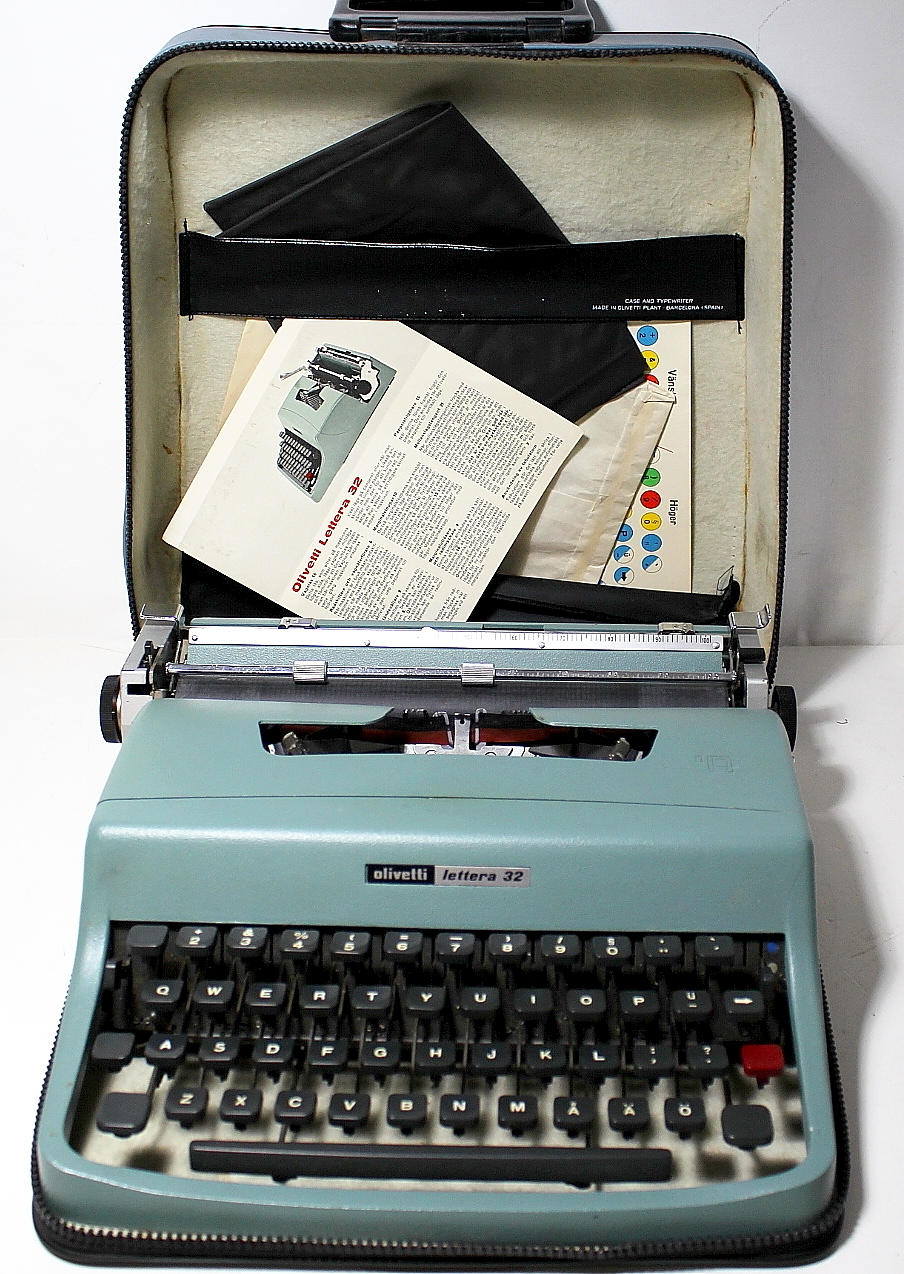 MÁQUINA DE ESCRIBIR, Olivetti Lettera 32, 1900.