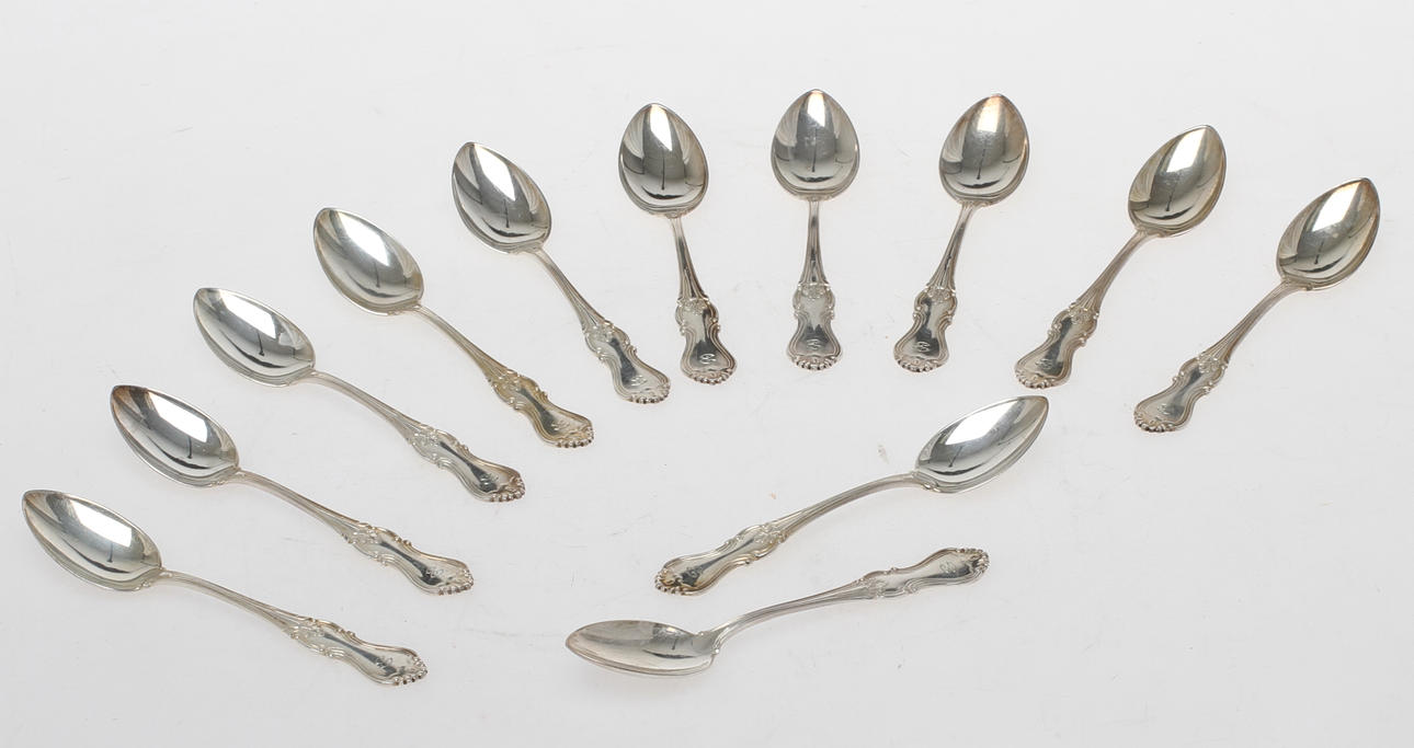 KAFFESKEDAR, 12 st, silver, C G Hallberg Stockholm 1950. Tot vikt 165 gram.