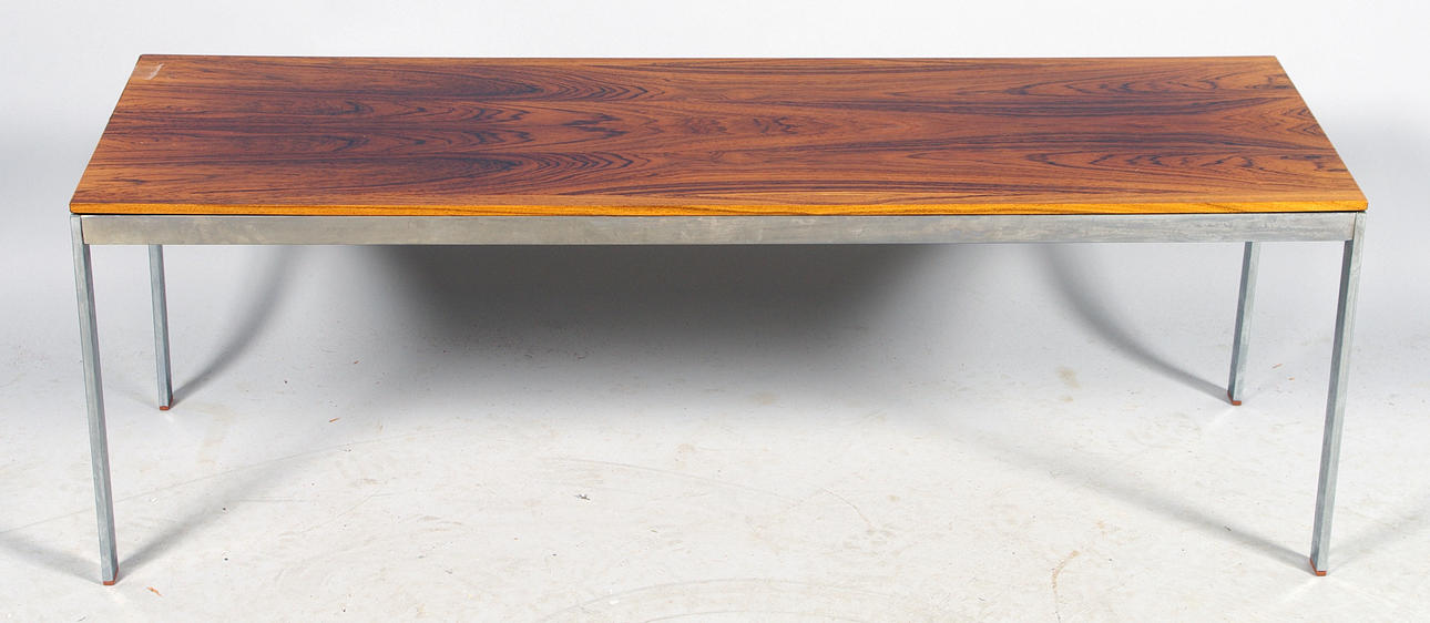 BLOMSTERBÄNK, metallunderrede med jakarandaskiva.