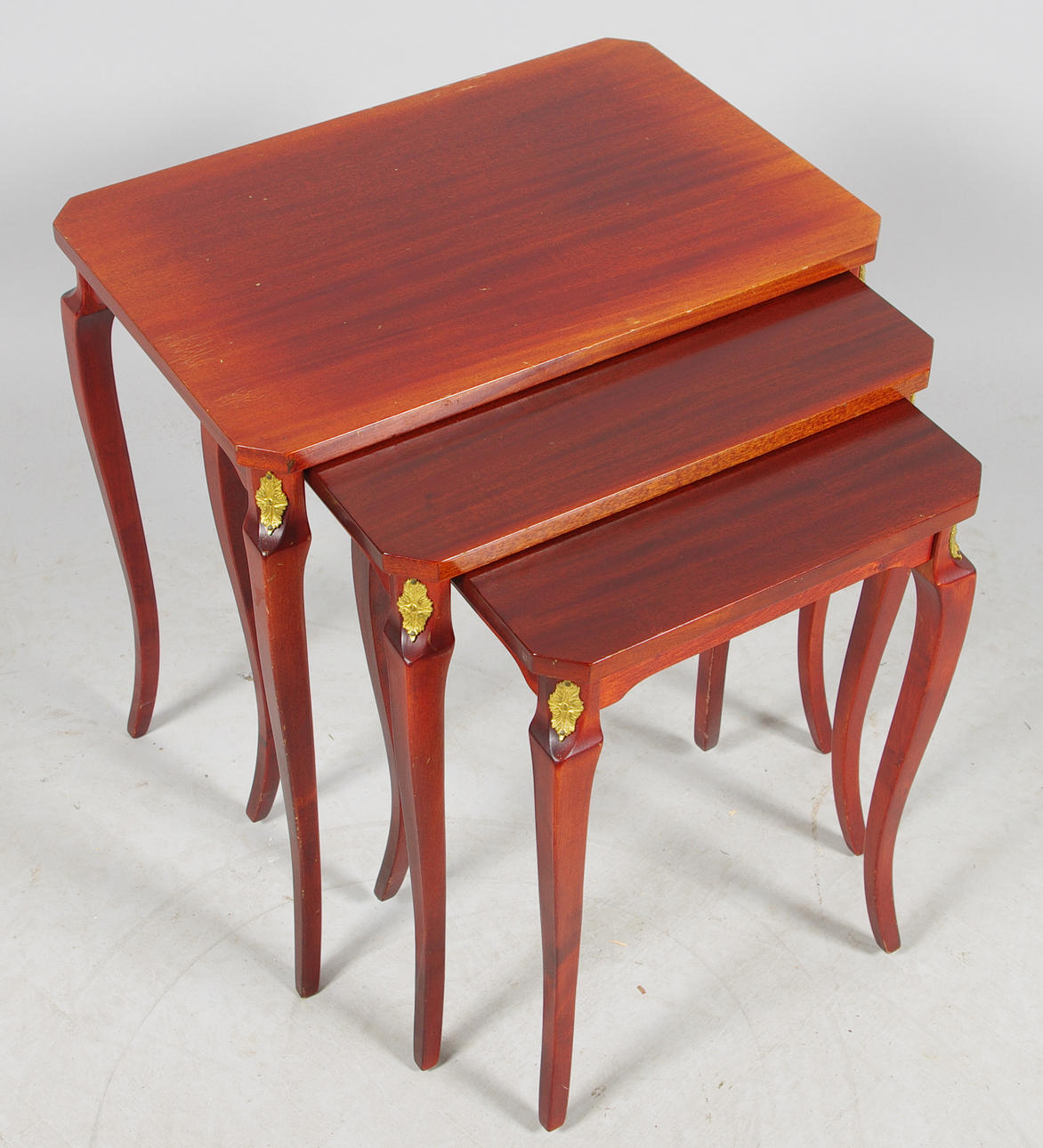 SATSBORD, mahogny med mässingsdetaljer.