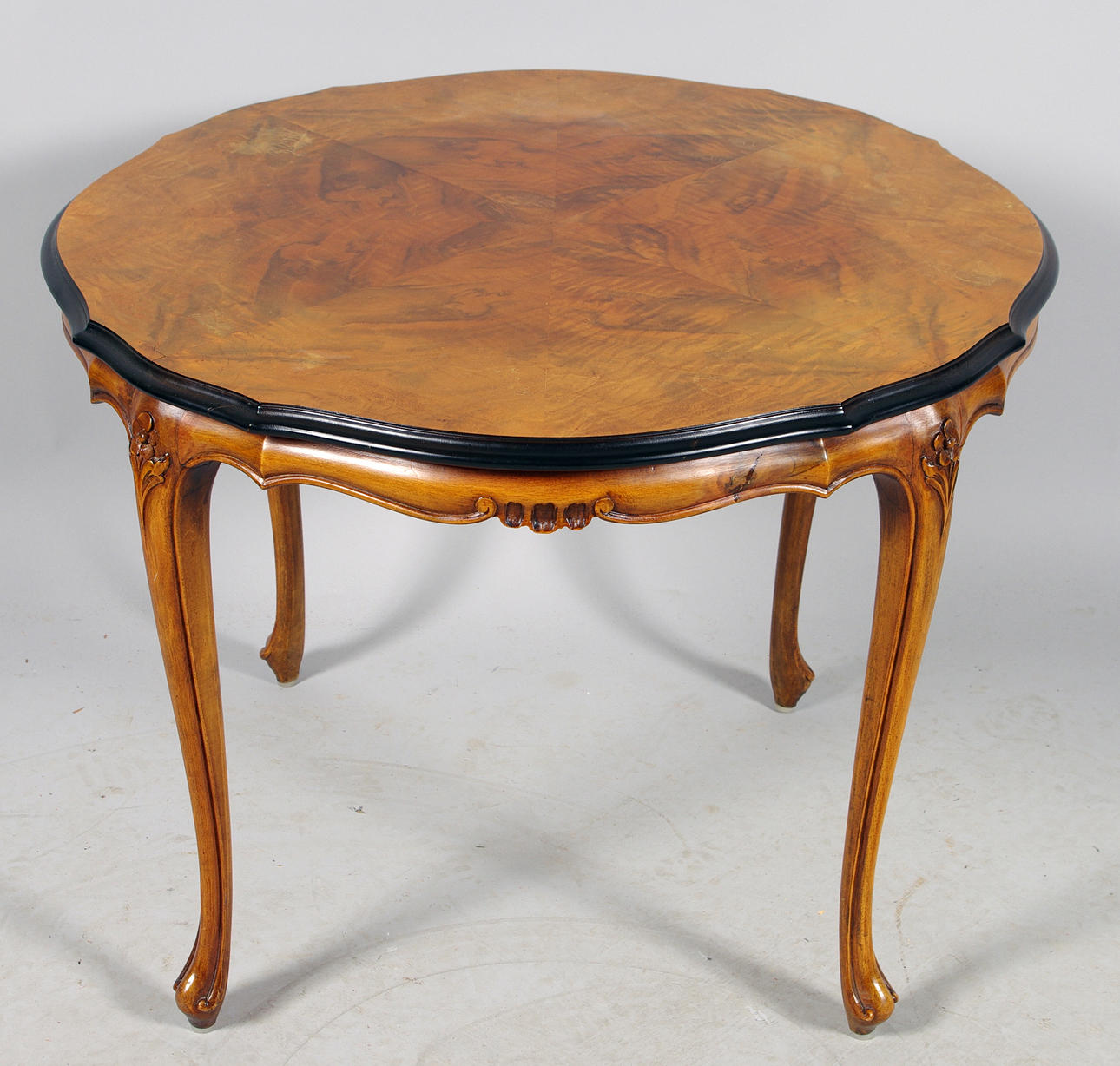 SALONGSBORD, mahogny, rotfaner, rokokostil.