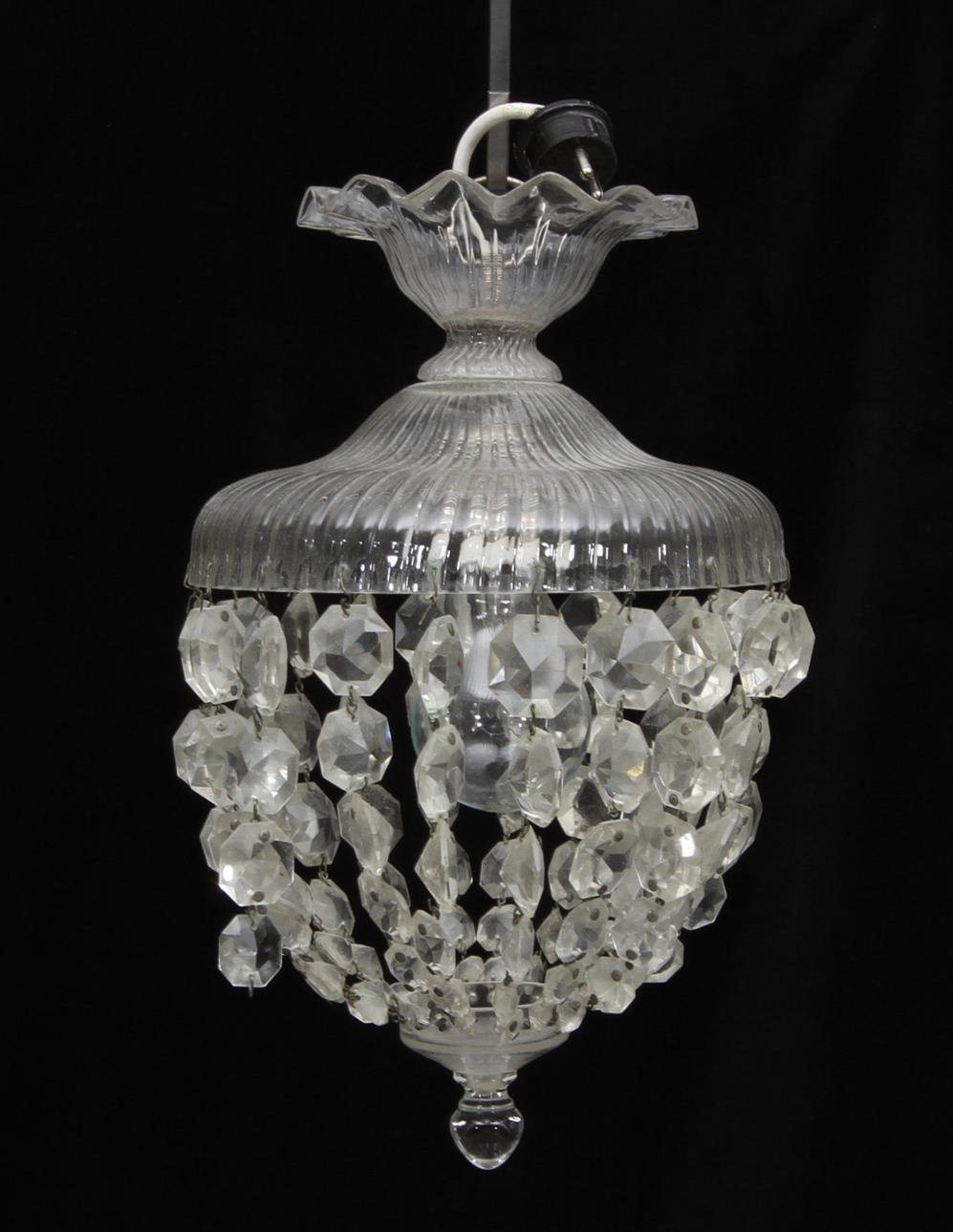 TAKLAMPA MED PRISMOR. 1920-tal.