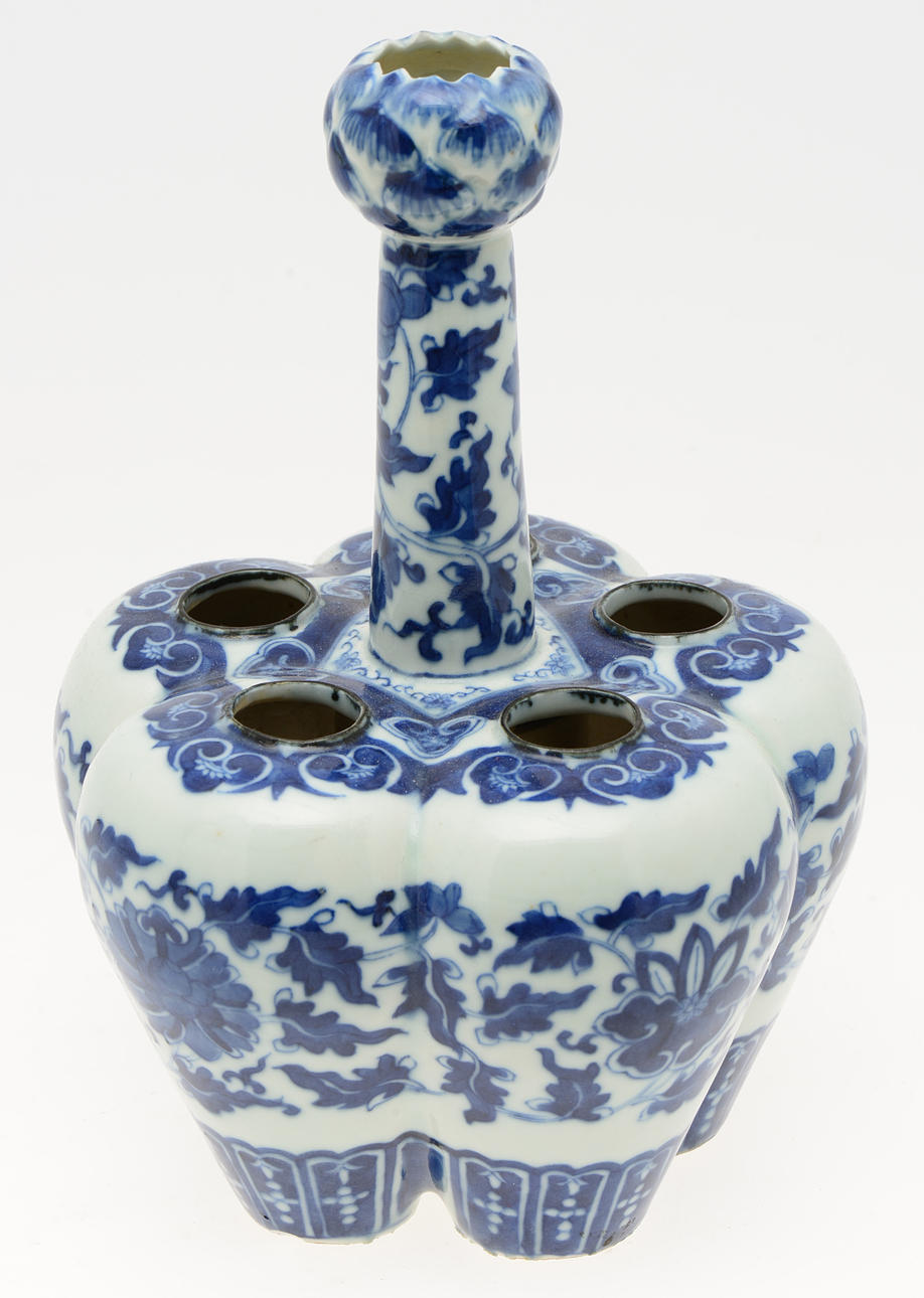 TULPANVAS, porslin, Kina, sekelskiftet 1800/1900-tal.