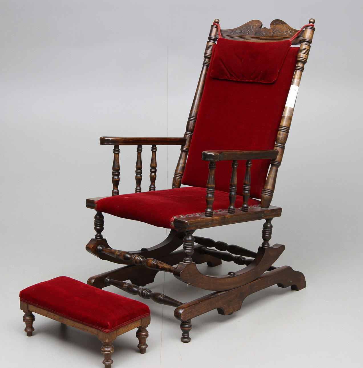 GUNGSTOL samt FOTPALL. Tidigt 1900-tal.