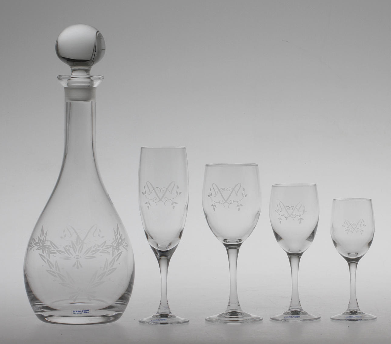 GLASSERVIS, 45 delar, med monogram, Flero-Form Flerohopp-Nybro, sign Jens Leek.