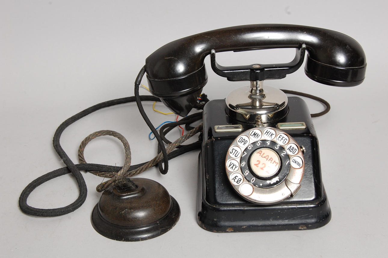 TELEFON, Danmark, 1900-talets mitt.