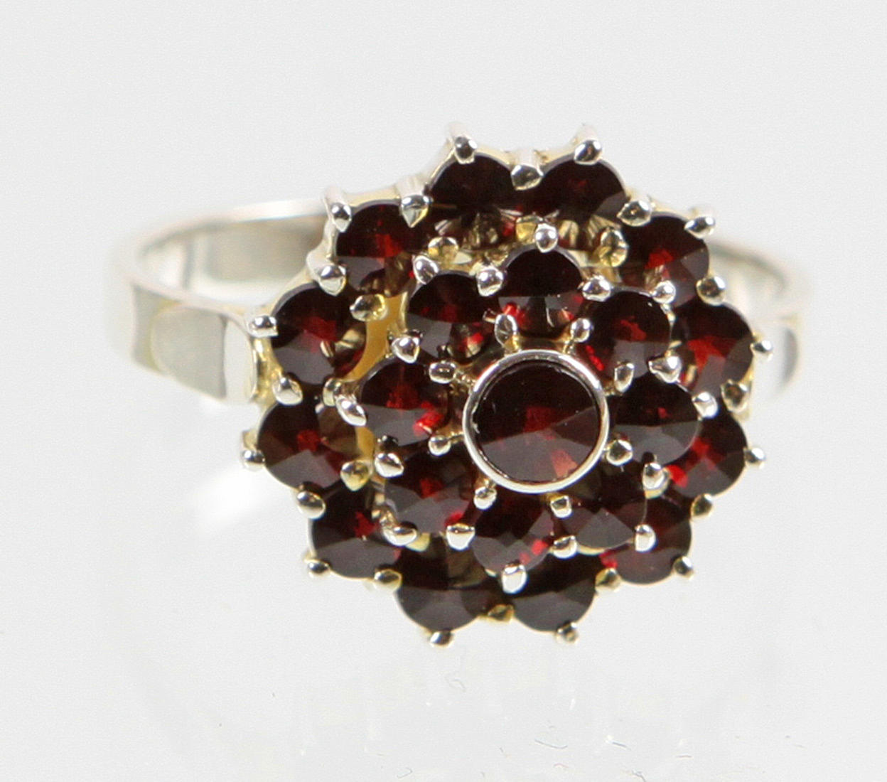 ANTIK GRANATRING, silver 900.