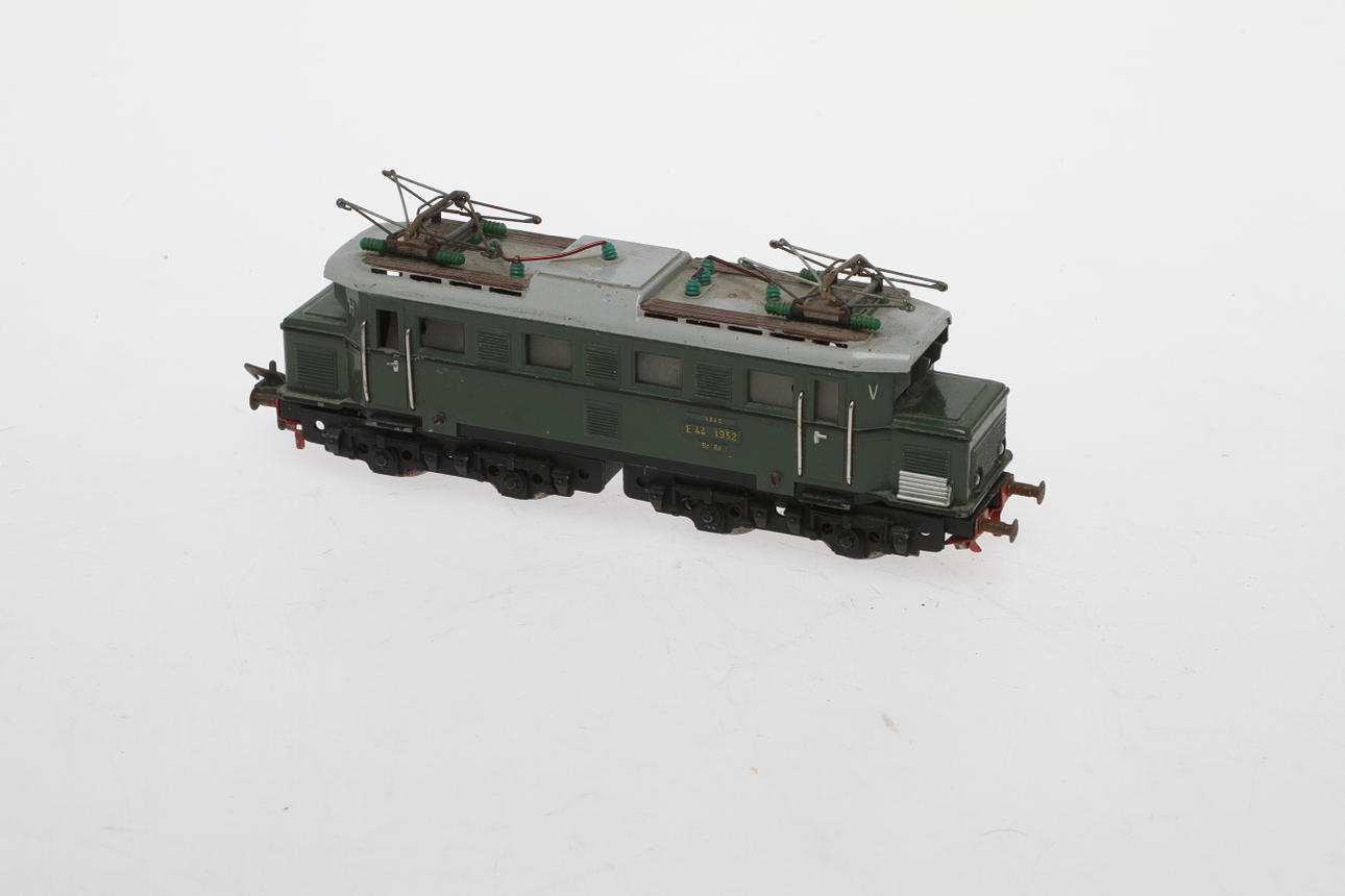MODELLTÅG FLEISCHMANN el.lok 1335 E44 1952.