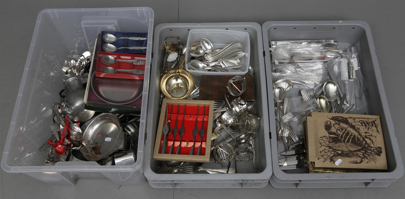 NYSILVERFÖREMÅL samt TENNFÖREMÅL, 1900-tal.