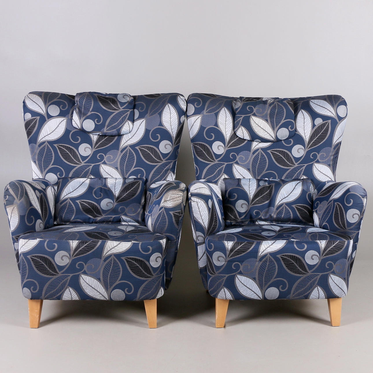 FÅTÖLJER, ett par, "Bonn" Em Möbler, samtida.