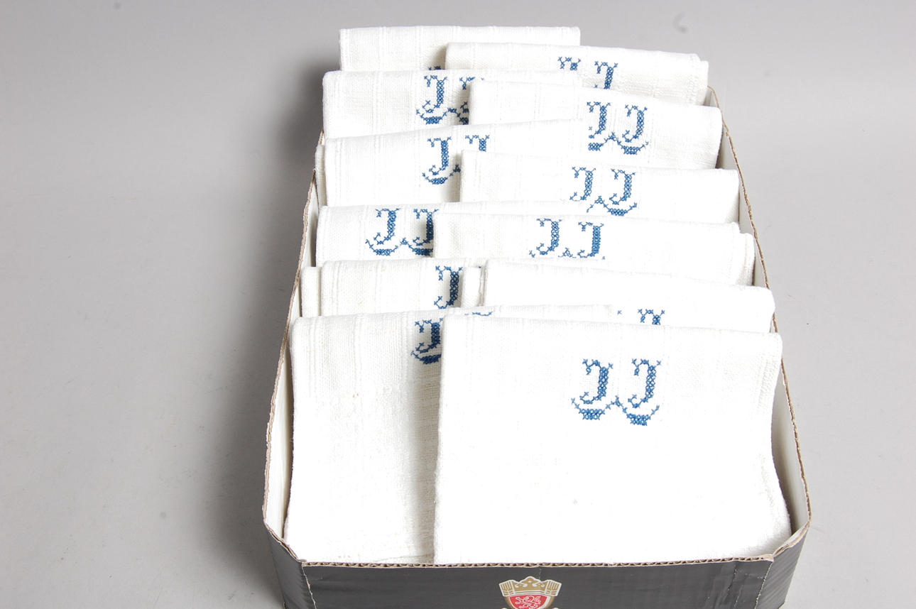 LINNEHANDUKAR, 12 delar.