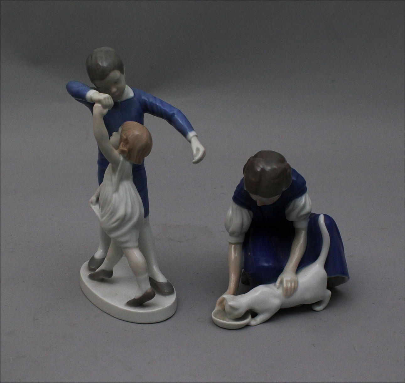 PARTI FIGURINER (2) i porslin. Märkta B&G (Bing & Grøndahl). Made in Denmark.