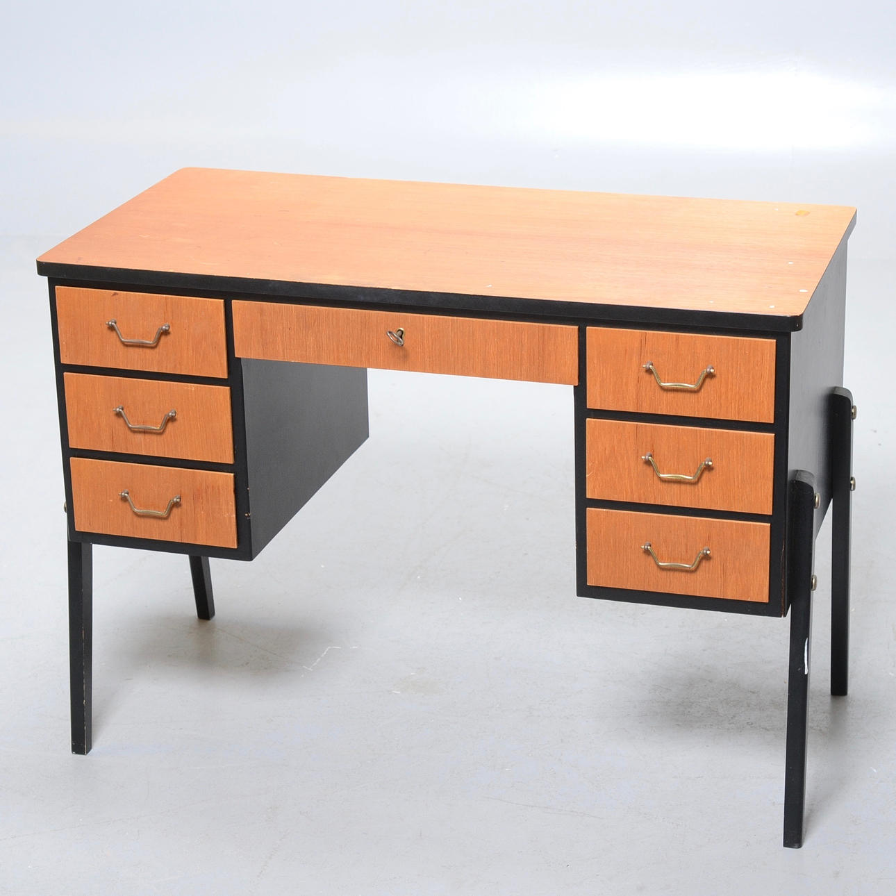 SCHREIBTISCH 50er/60er Jahre.