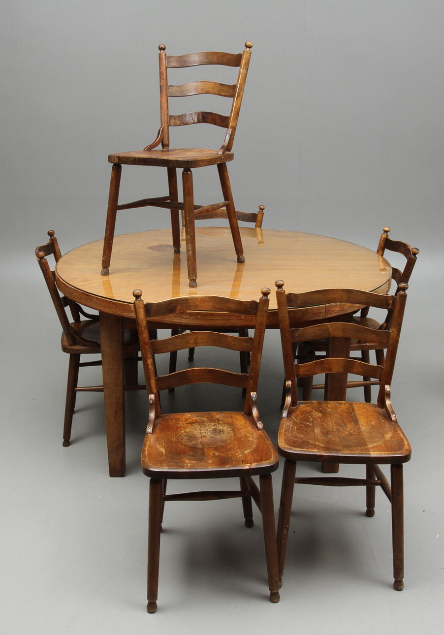 BORD, STOLAR, 7 st, stolarna märkta Nässjö stolsfabrik.