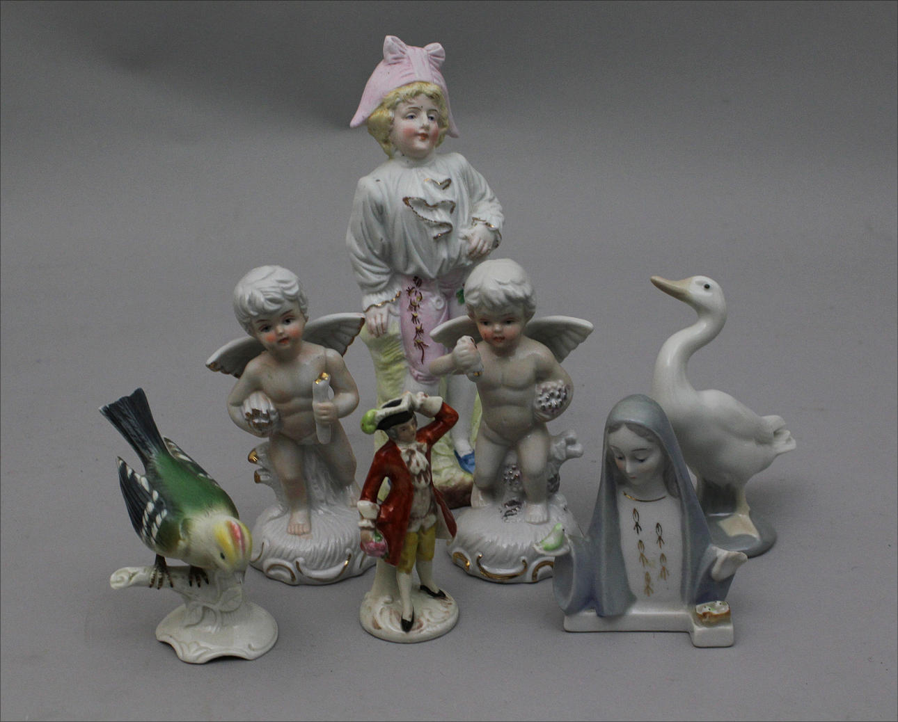 PARTI FIGURINER (7). Porslin och biskviporslin. Bl a Ladro etc.