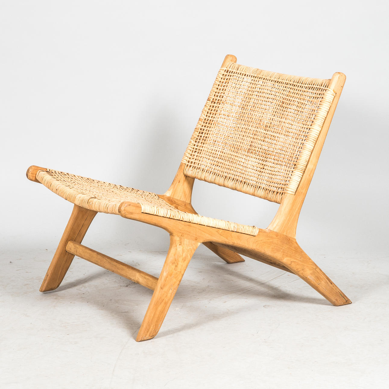 SILLA de madera con asiento y respaldo de mimbre, contemporánea.