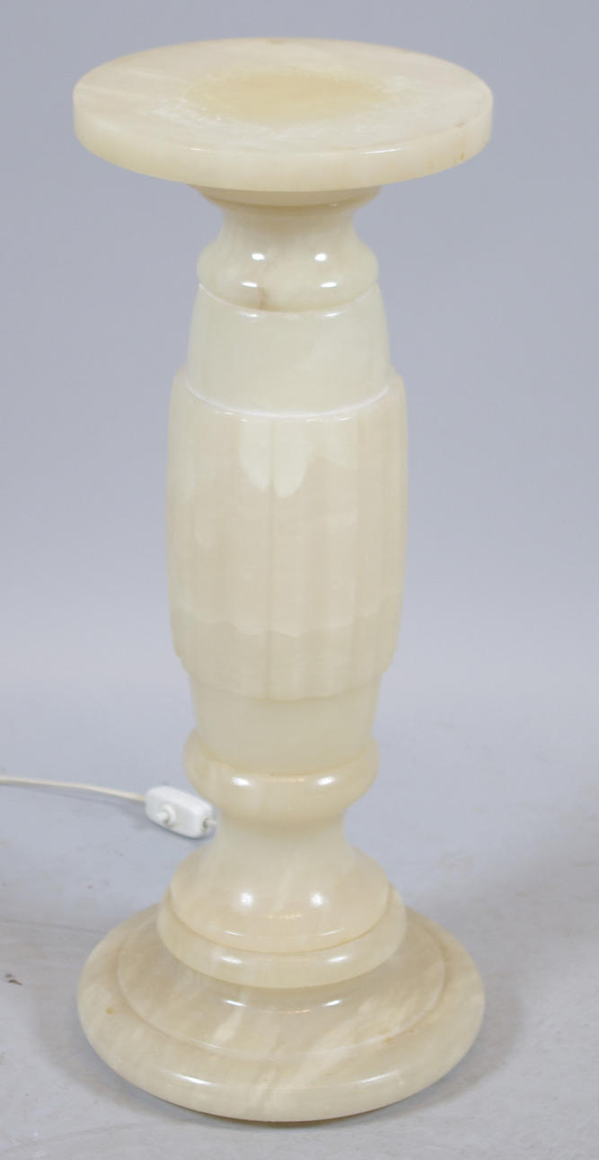 PIEDESTAL, alabaster.