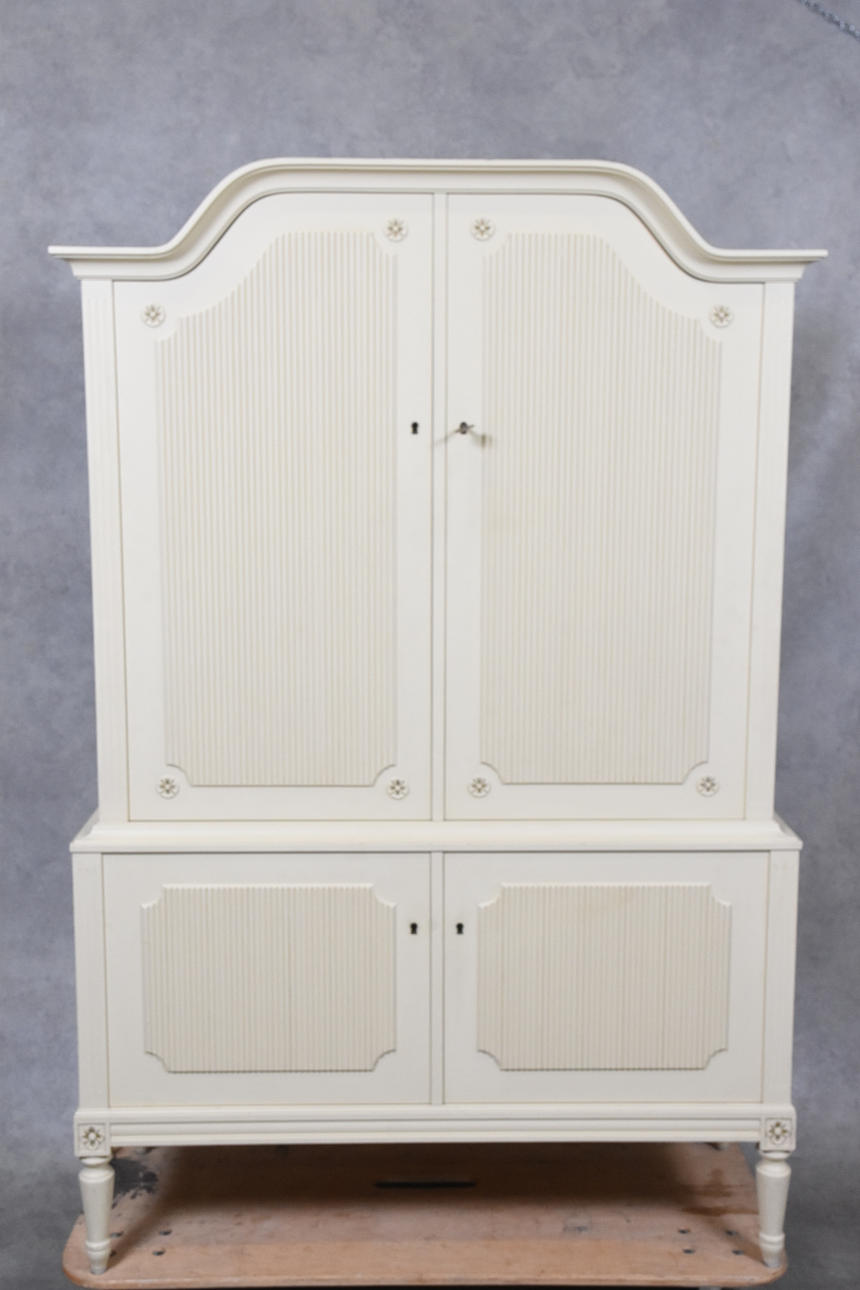 LINNESKÅP, gustaviansk stil, 1900 tal.