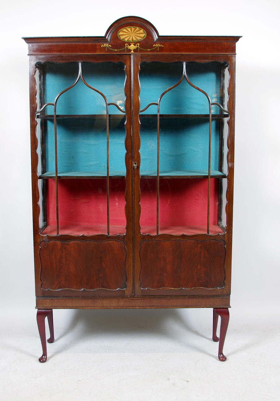 VITRINSKÅP, mahogny, rokokostil.