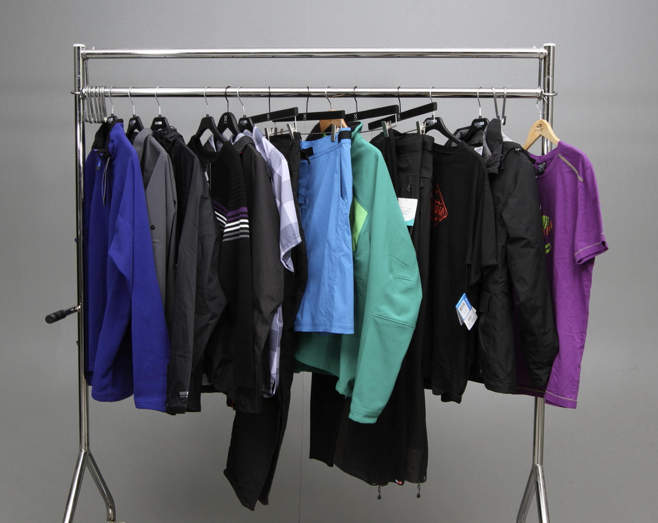 NYA KLÄDER, 14 del, storlek XL, bland annat Didriksons, Haglöfs och Columbia.