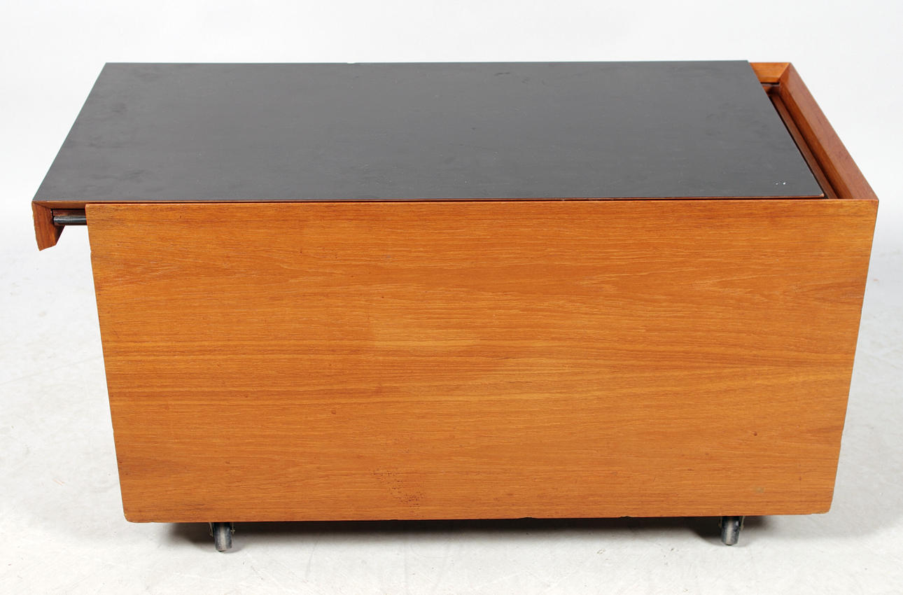 BAR PÅ HJUL, teak/laminatskiva.