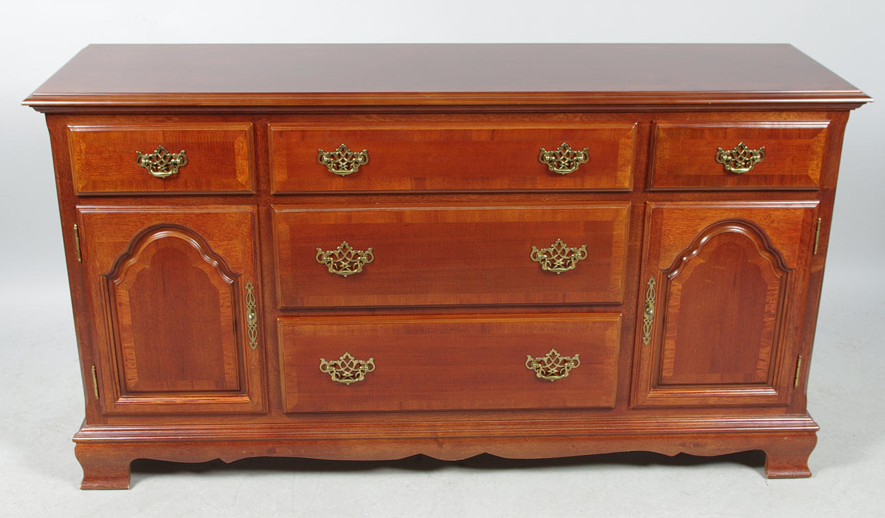 SIDEBOARD, mahogny, rokokostil.