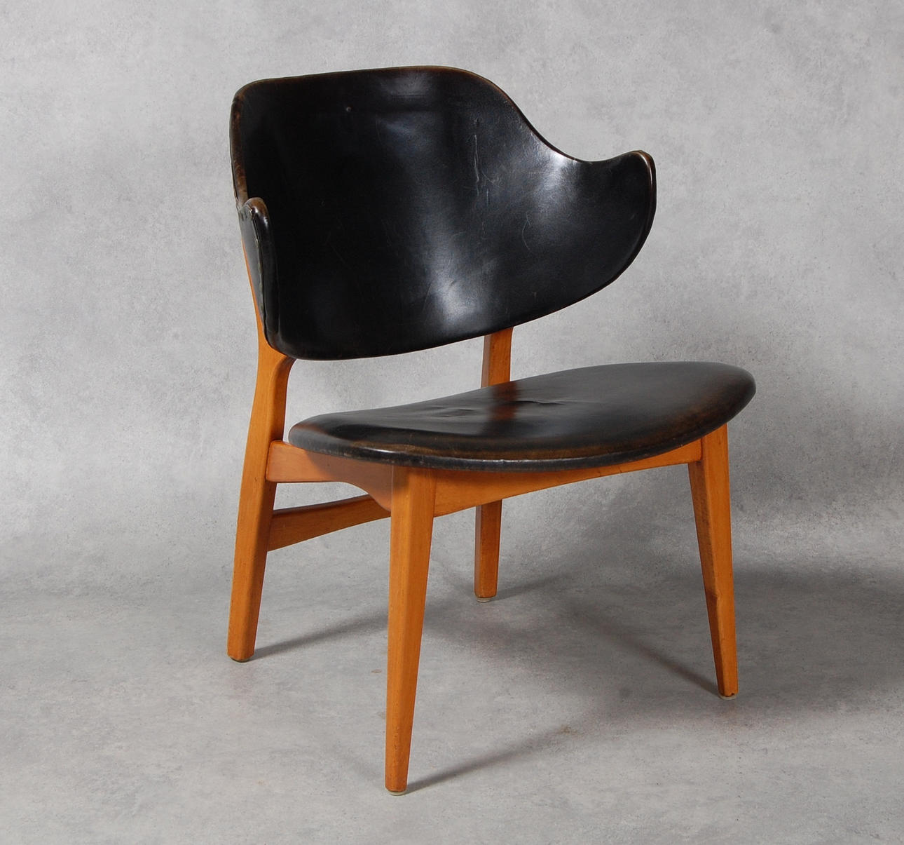 IB KOFOED-LARSEN. karmstol, Shell Chair, 1960-tal.