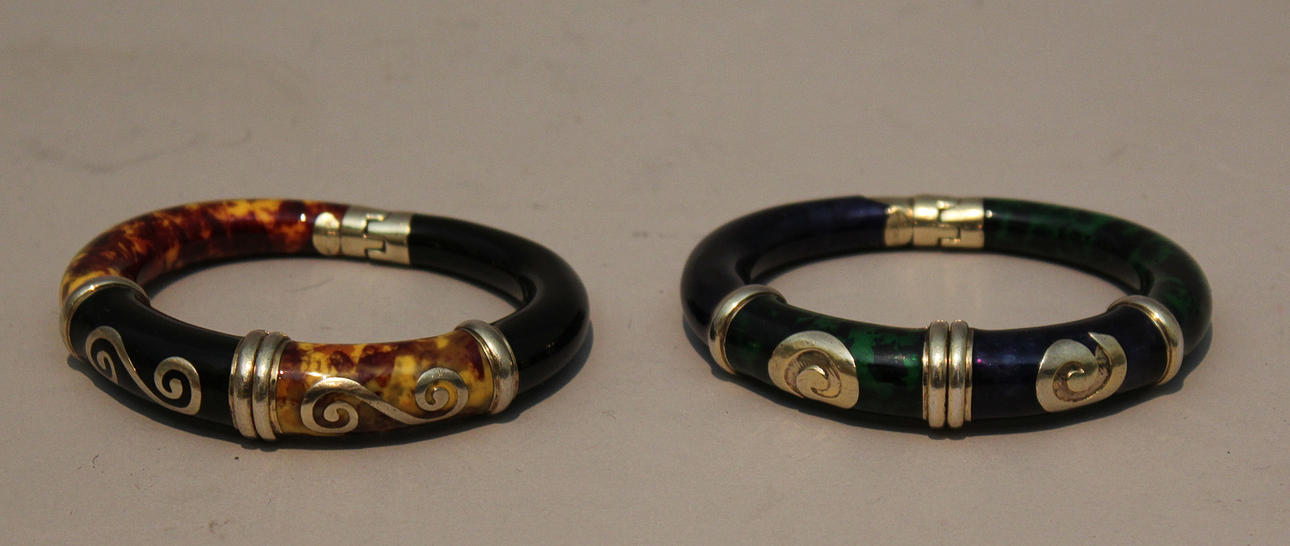 ARMLÄNKAR i silver och sköldpaddsben (2). Märkta MANEGATTO. 925.