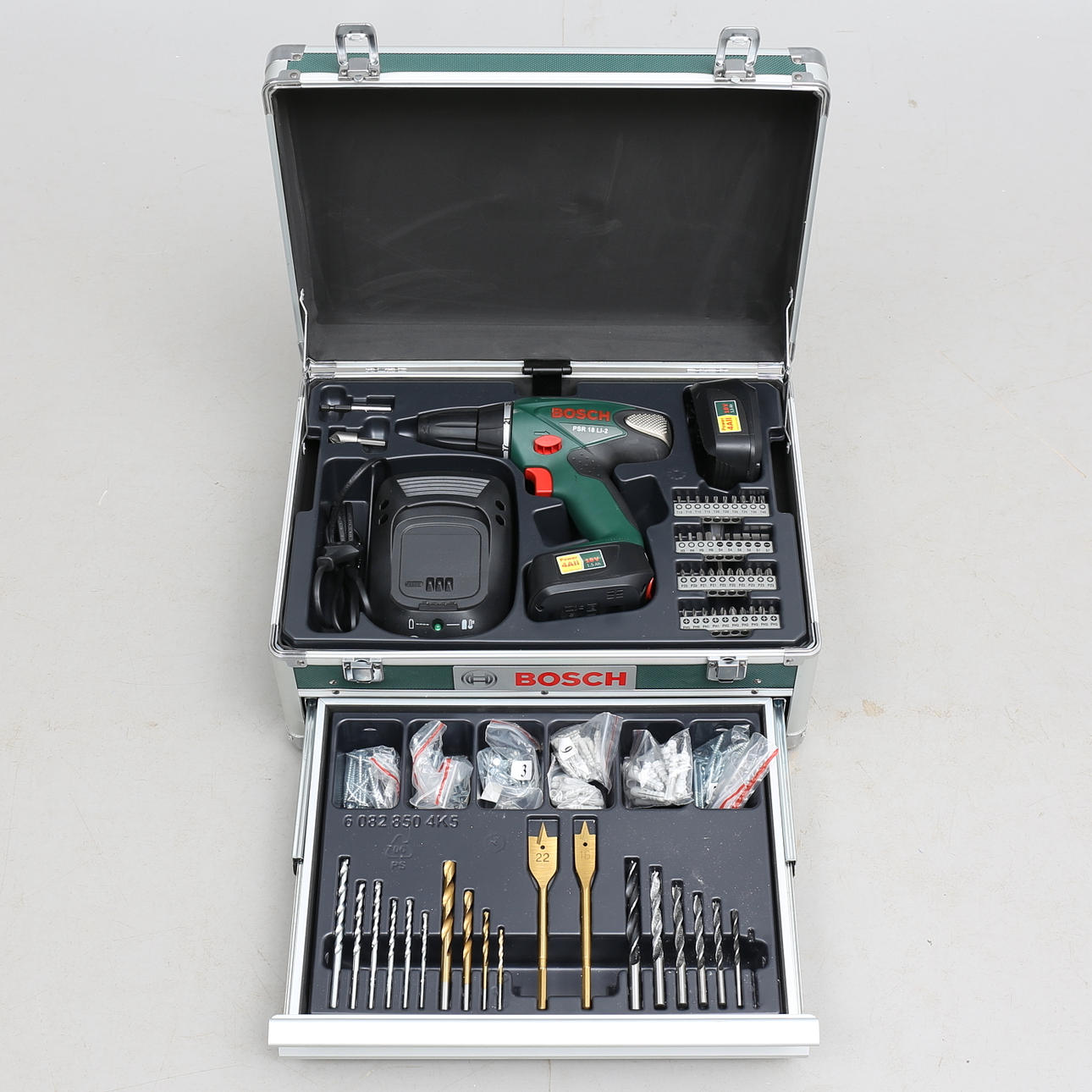 SCHRAUBENZIEHER, Bosch PSR 18 mit Zubehör.