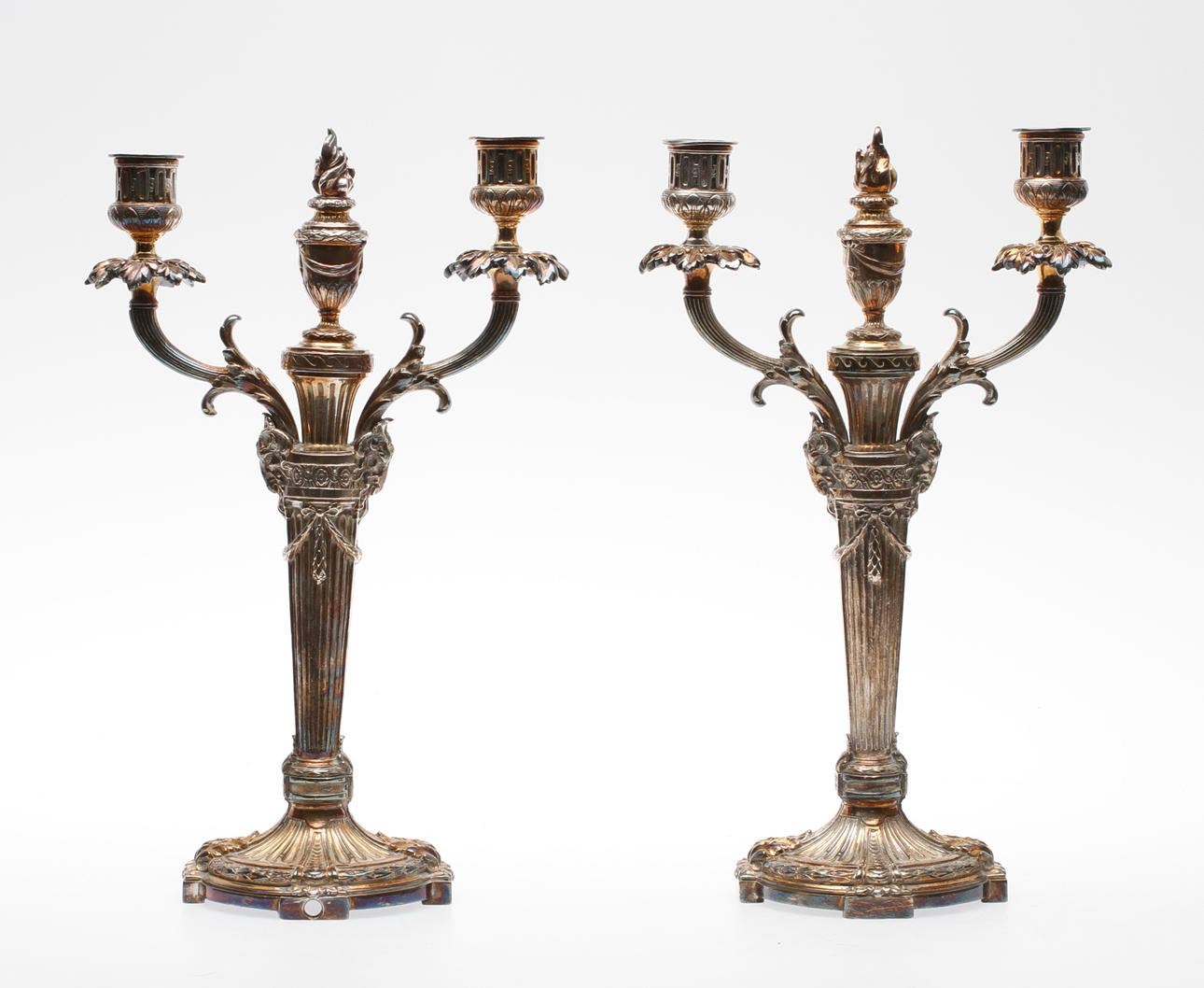 KANDELABRAR, ett par, pläter, Christofle, Frankrike, omkring 1900.