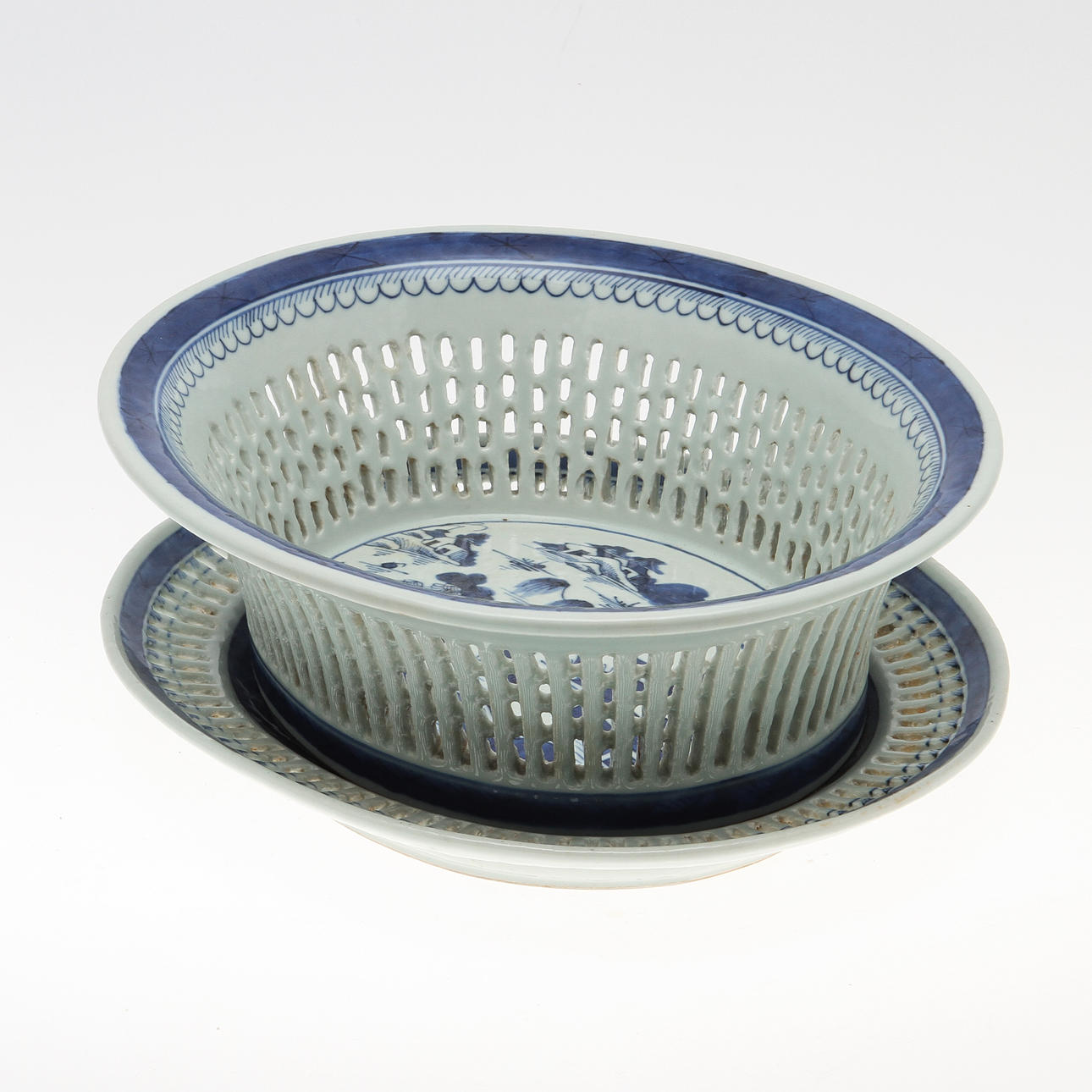 GALLERSKÅL MED UNDERFAT, Kina, 1800-tal.