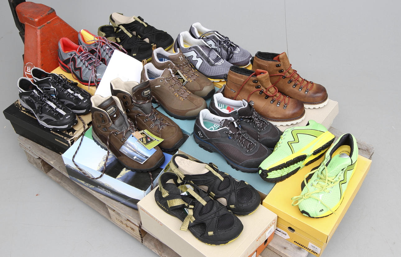 NYA SKOR, 10 par, herr, strl 45-46, bland annat Karhu samt The north face med flera.