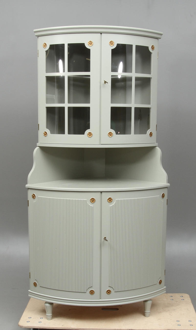 HÖRNSKÅP, med vitrinöverdel, gustaviansk stil, 19/2000-tal.