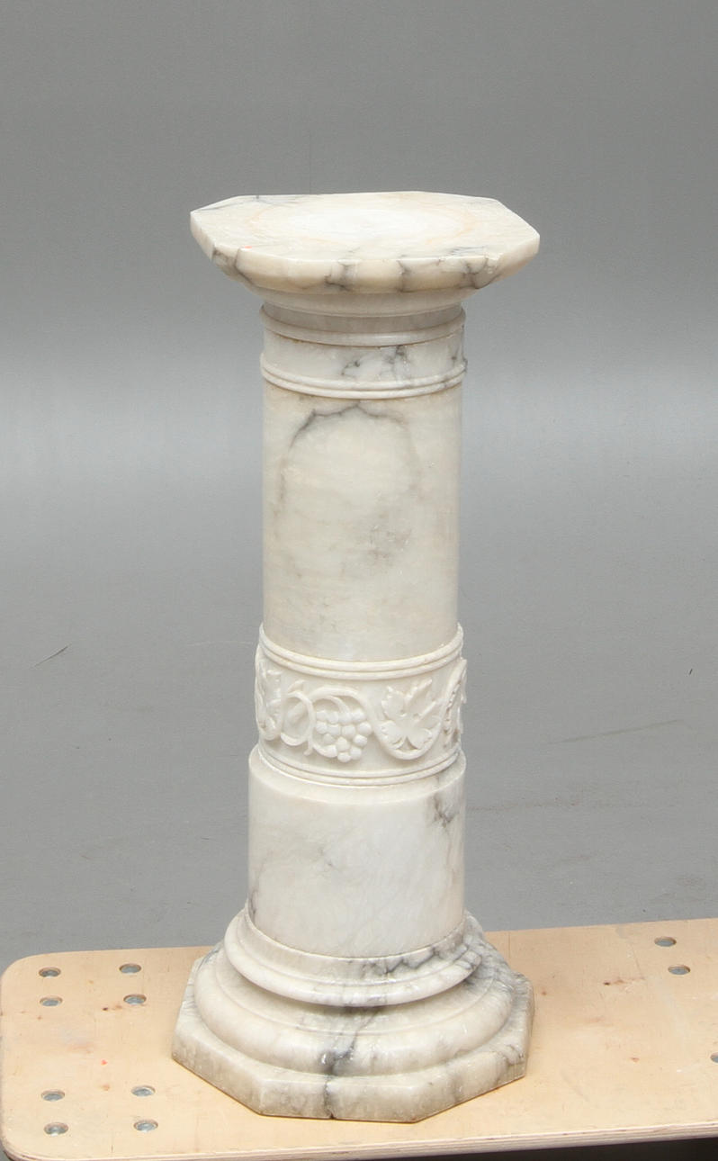 PIEDESTAL, alabaster, 1900-tal.