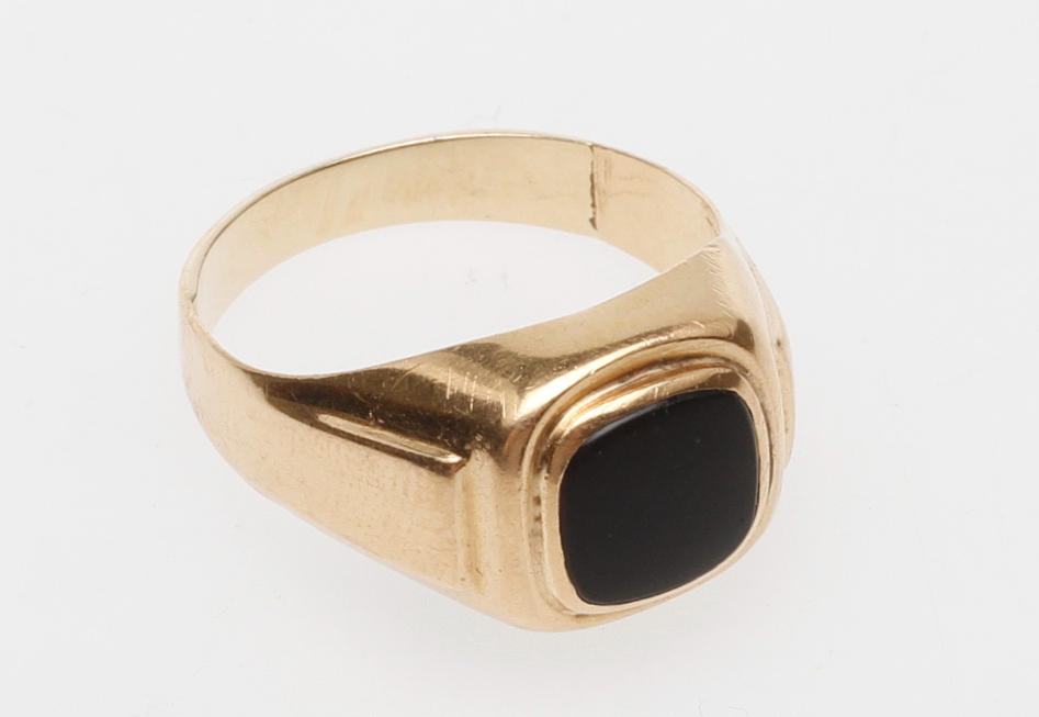 KLACKRING, 18k guld, vikt ca 4,3 gr.