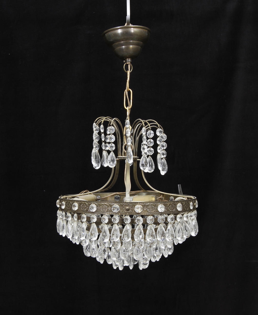 TAKLAMPA med prismor 1900-talets mitt.