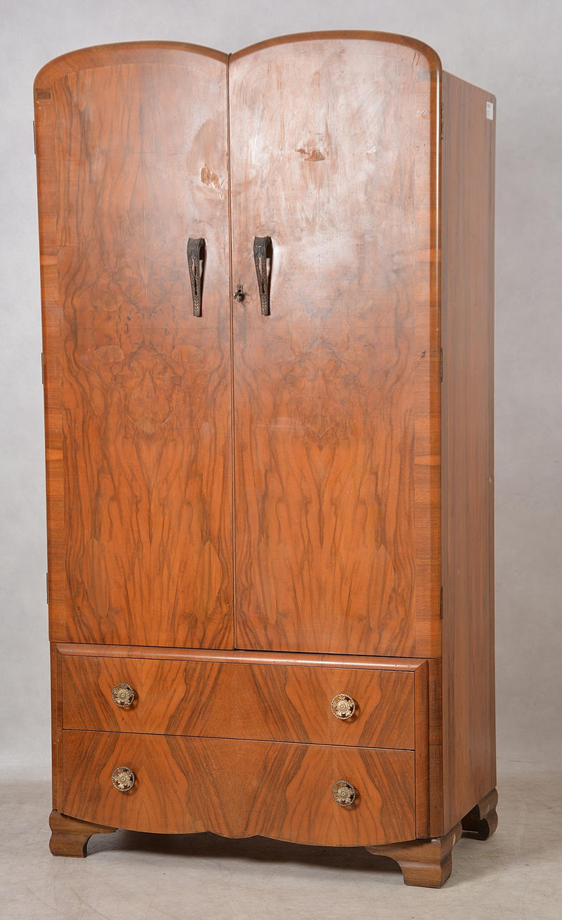 KLÄDSKÅP, England, 1900-tal.