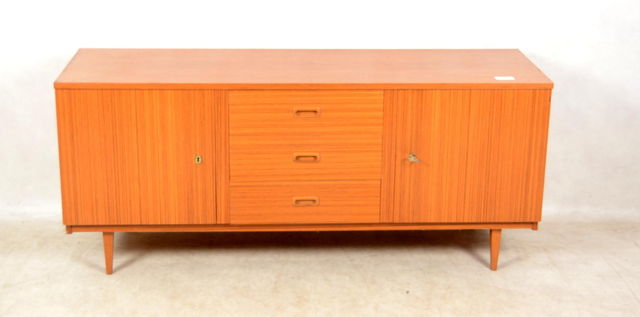 SIDEBOARD, 1900-tal.