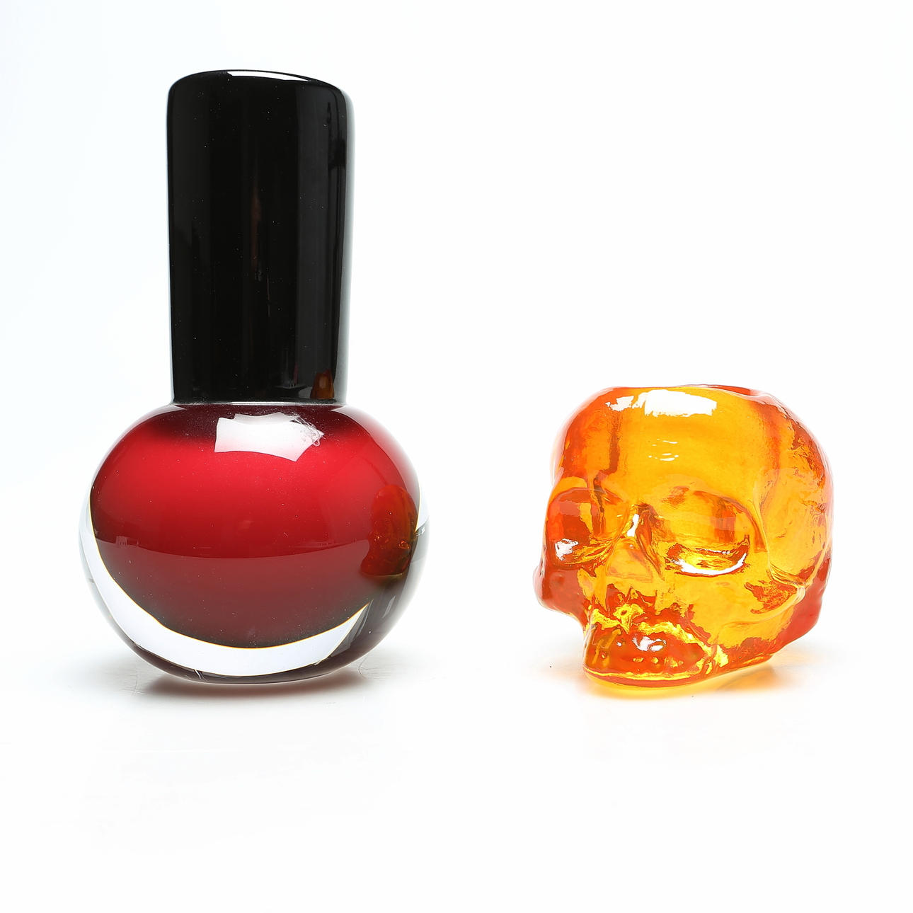 SCHÄDEL, NAGELLACK, Glas.