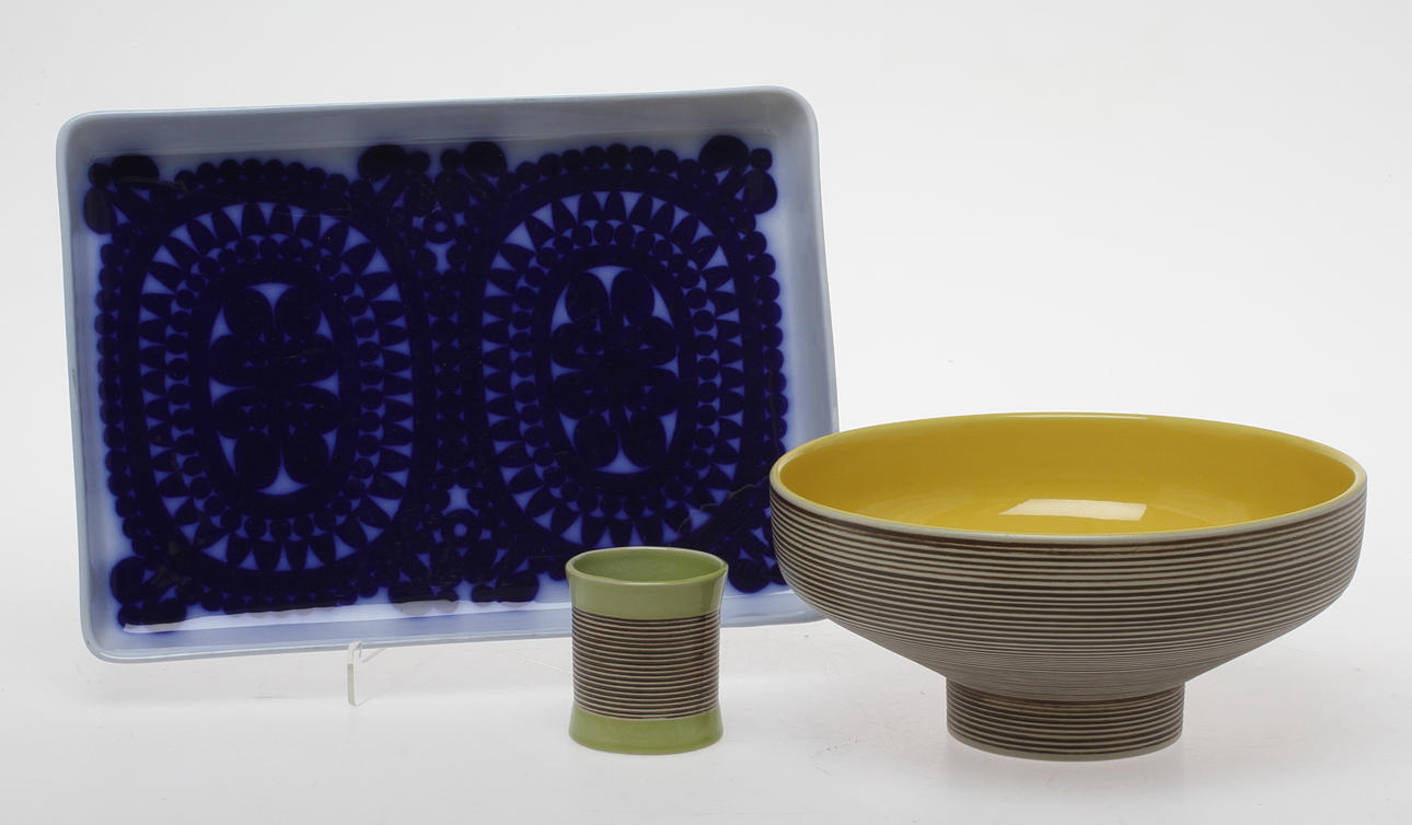 PARTI PORSLIN, 3 delar, "Blå Husar", Stig Lindberg, Gustavsberg samt "Entre" Carl Harry Stålhane Rörstrand, 1900-tal.