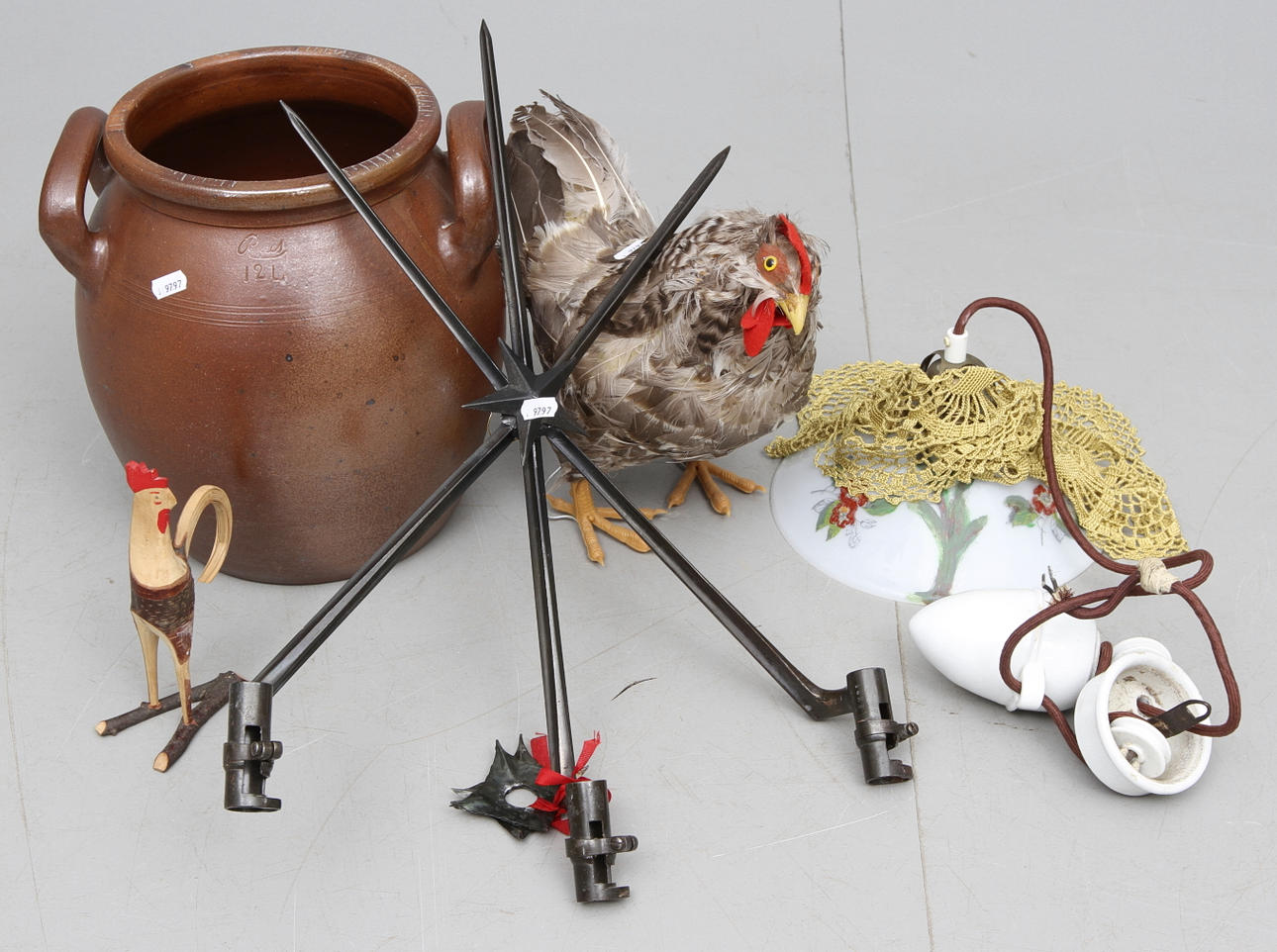 DIVERSE, 5 delar, 1900-tal, bl.a. lampett, bajonetter.