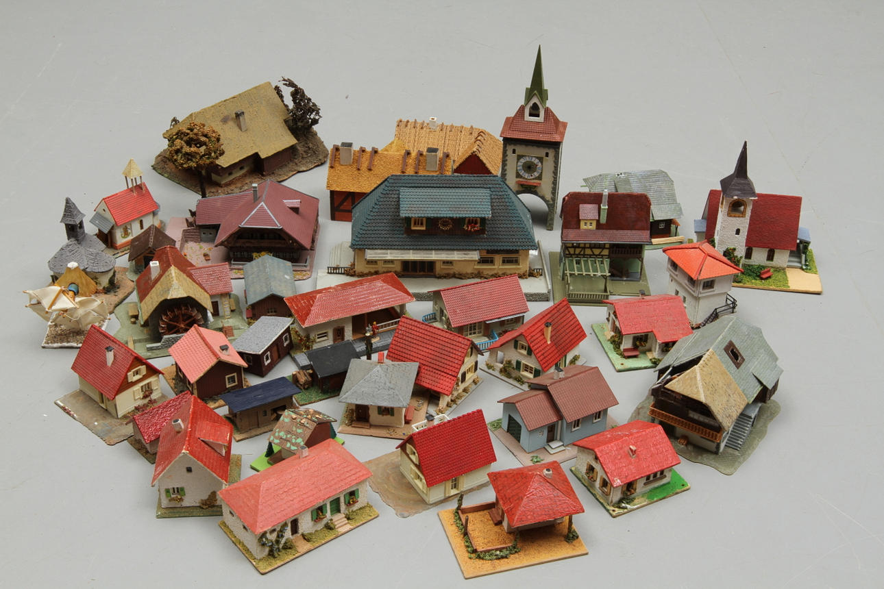 MODELLTÅG HUS, STATIONER och TILLBEHÖR.