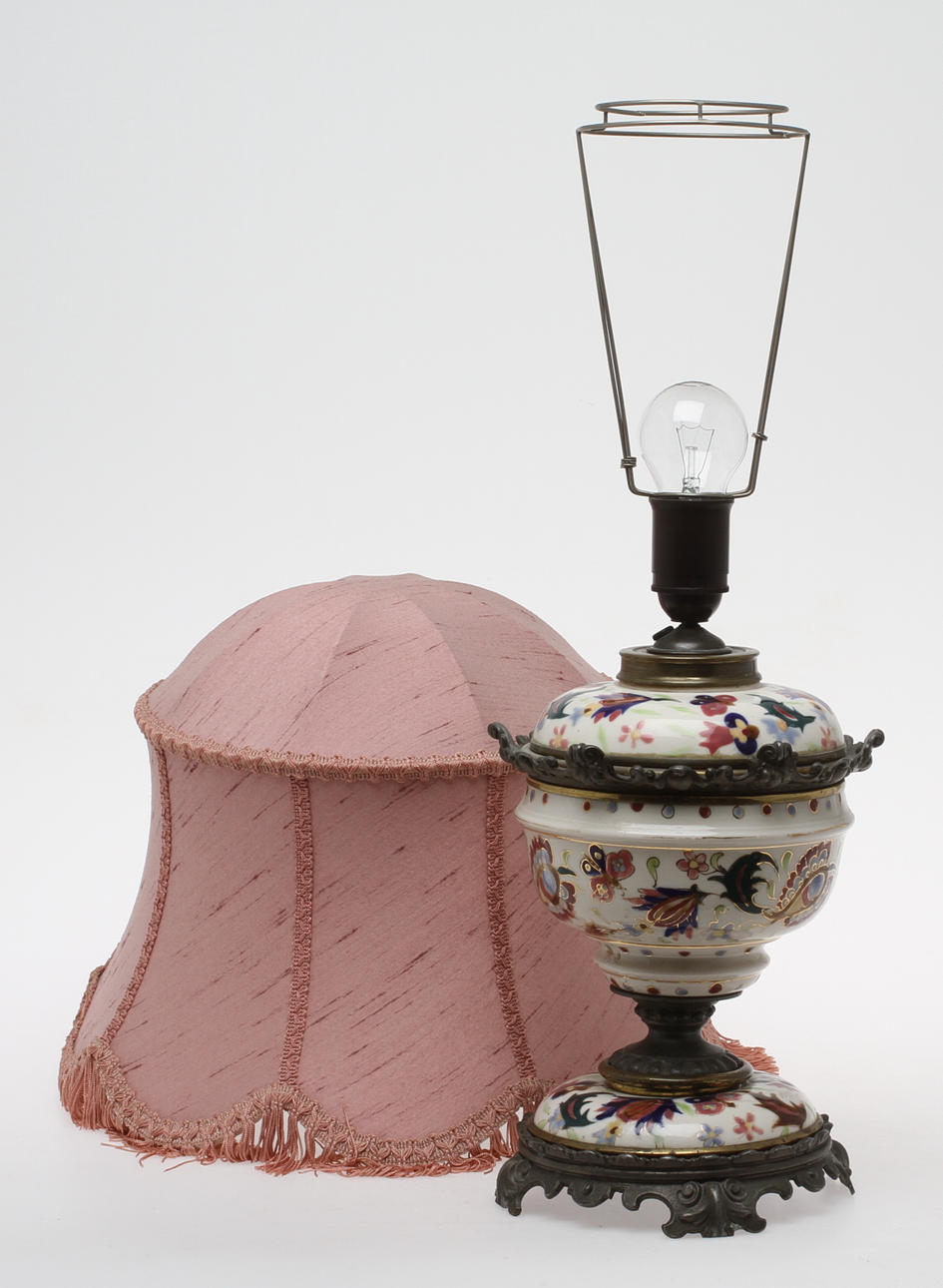 BORDSLAMPA, keramik, 1900-talets första del.