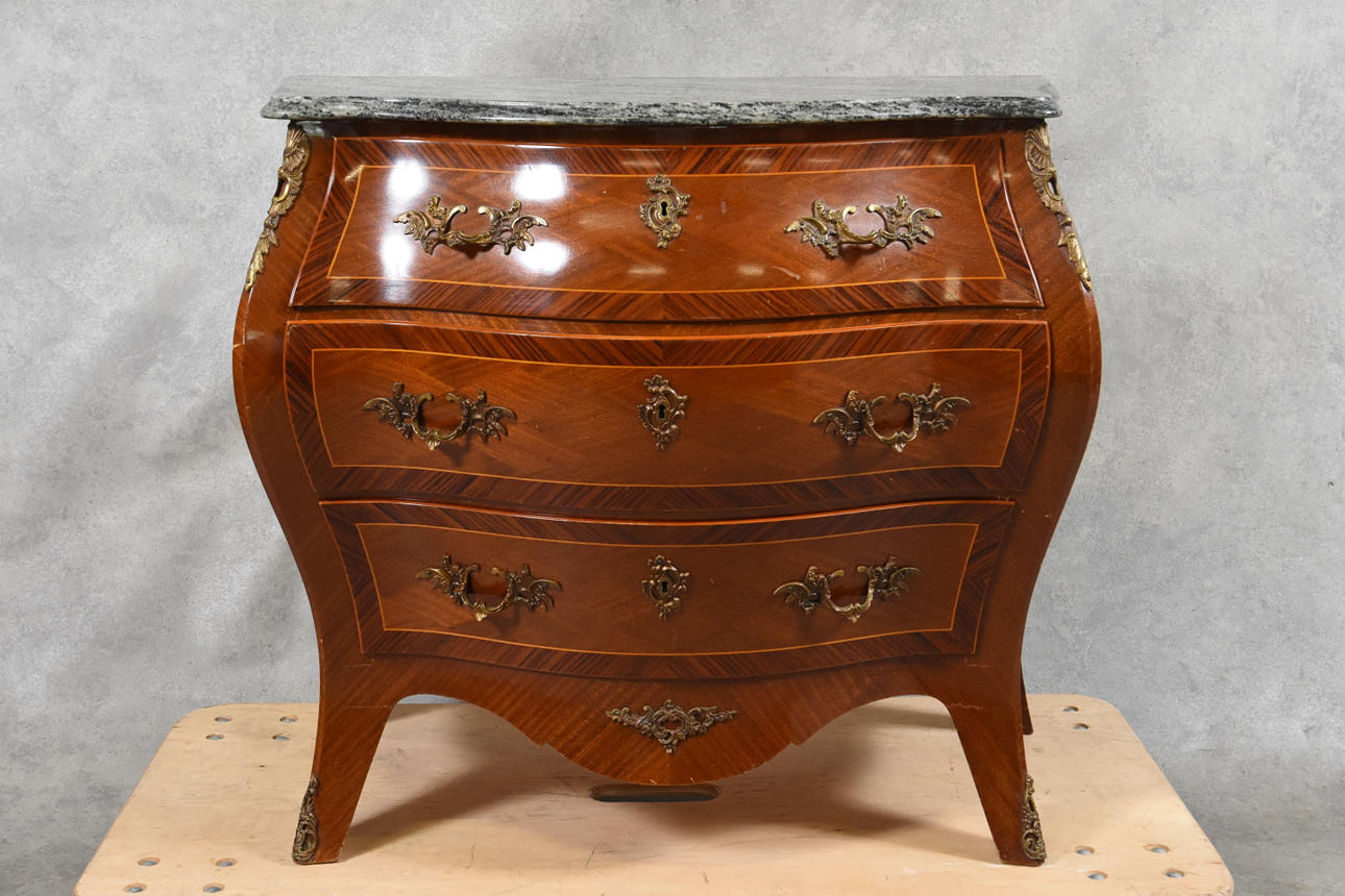 BYRÅ rokokostil 1900 tal.