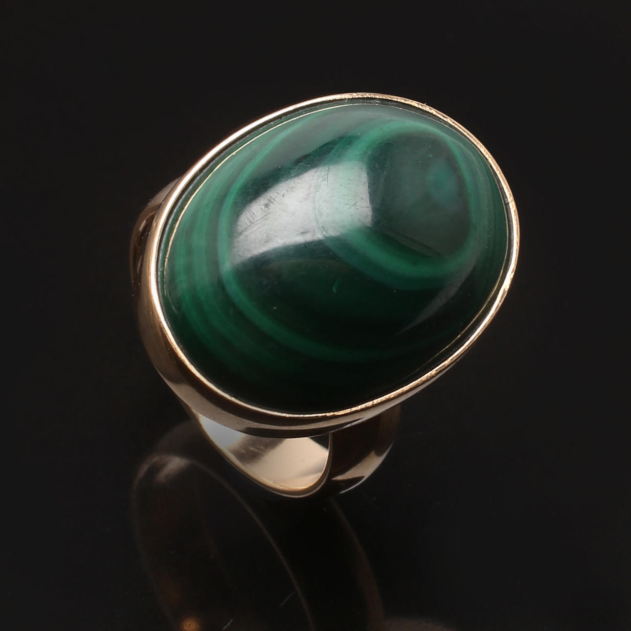 RING in 18K with malachite.
