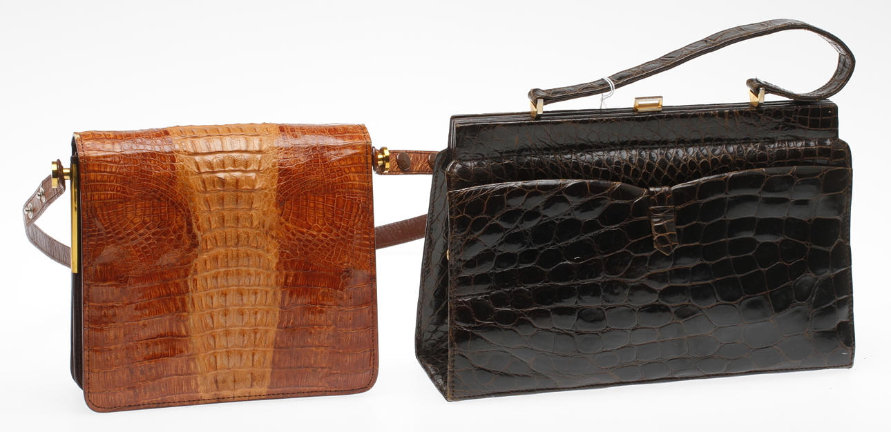 HANDVÄSKOR, 2st, krokodil, bl.a. Berma Paris.